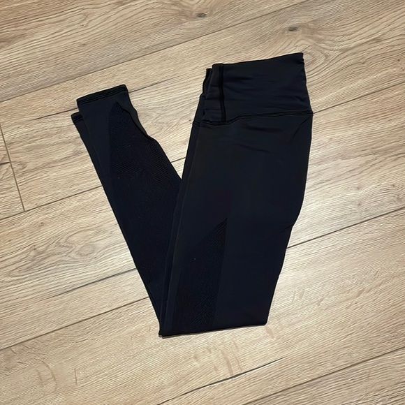Lululemon leggings with mesh detail on leg - Picture 1 of 2